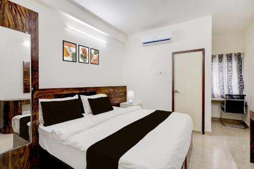 Ένα ή περισσότερα κρεβάτια σε δωμάτιο στο Super Collection O Mappedu Chennai Formerly Nitas Business Hotel