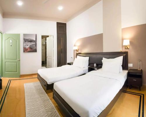 Postel nebo postele na pokoji v ubytování BedChambers Suites Near Sector 29, Gurgaon