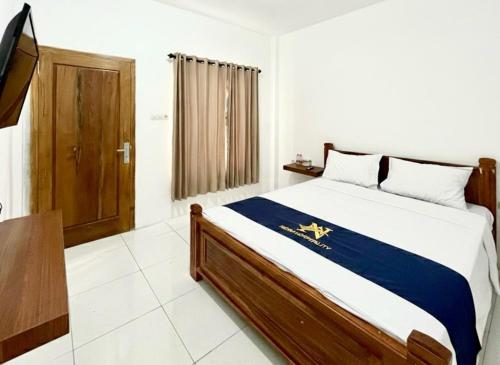 Ένα ή περισσότερα κρεβάτια σε δωμάτιο στο Sazara Hotel Batu