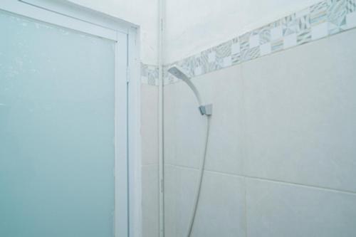 Ένα μπάνιο στο Sazara Hotel Batu