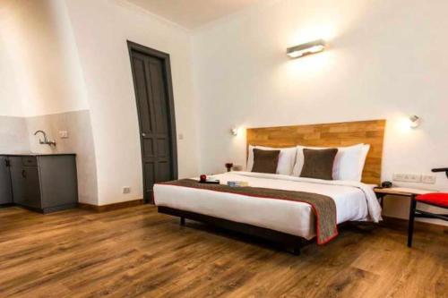 Ένα ή περισσότερα κρεβάτια σε δωμάτιο στο Collection O Surendrapuri Temple Yadadri Formerly Hotel Sunshine