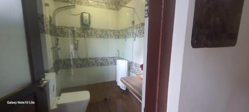 Ένα μπάνιο στο Senasuma Homestay