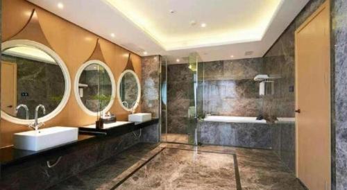 Ванная комната в Kyriad Marvelous Hotel Xiangyin Bus Station