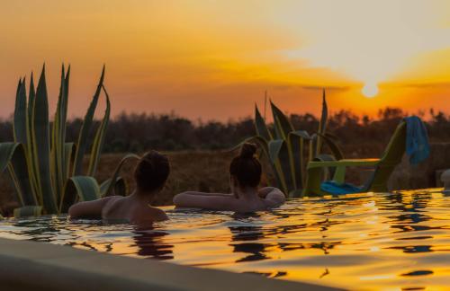 two people in a bathtub watching the sunset at Masseria Tornesella Don Giuliano in Parabita