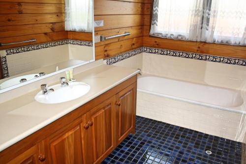 Dii Elduu - Norfolk Island Holiday Homes tesisinde bir banyo