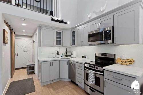 Køkken eller tekøkken på #LazyBear Tahoe Dreamy Escape