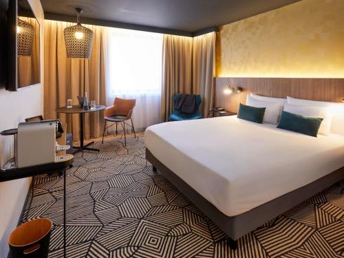 Una cama o camas en una habitación de Mercure Arras Centre Gare