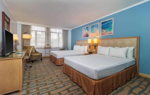 Postel nebo postele na pokoji v ubytování Grand Hotel Guayaquil, an Ascend Collection Hotel