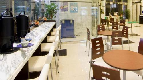 Εστιατόριο ή άλλο μέρος για φαγητό στο Toyoko Inn Shizuoka Fujieda eki Kita guchi