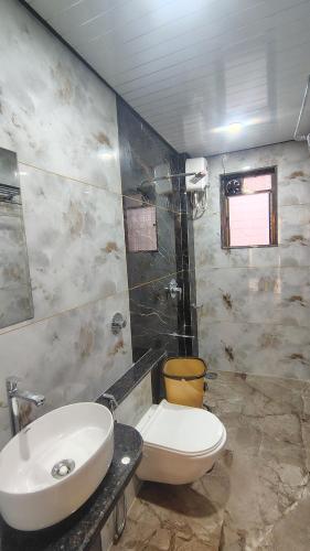 Phòng tắm tại Vrindavan beach resort