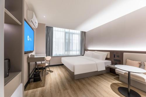 Postel nebo postele na pokoji v ubytování Hanting Hotel Nanjing Jiangning Jiaotong University Subway Station