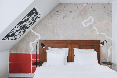 a bedroom with two beds and a wall with stars at STORY HOTEL STOCKHOLM STUREPLAN, in JdV by Hyatt in Stockholm