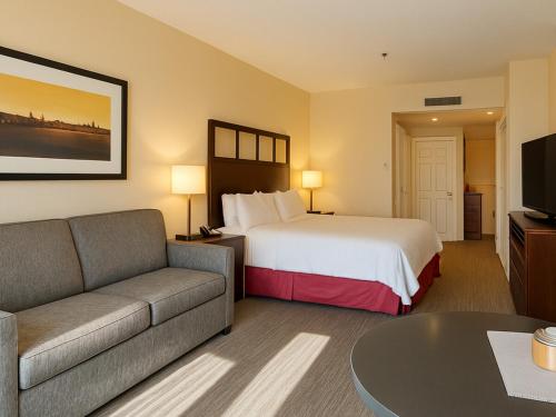 Postel nebo postele na pokoji v ubytování Marriott's Shadow Ridge I - STUDIO