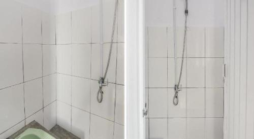 Un baño de Hotel O 3m Kost Dan Homestay