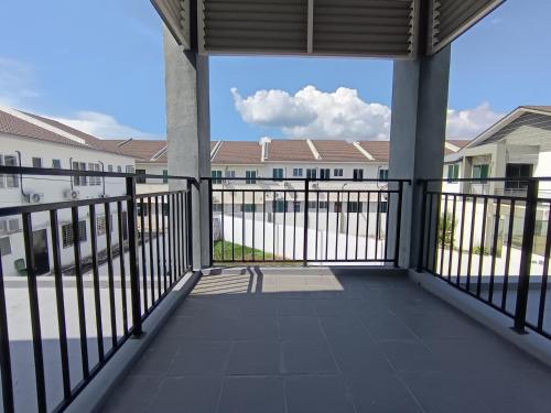 Ban công/sân hiên tại Lahat Serenity 168 Big Corner Cozy House