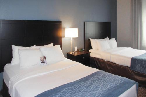 Postel nebo postele na pokoji v ubytování Comfort Inn Port Huron