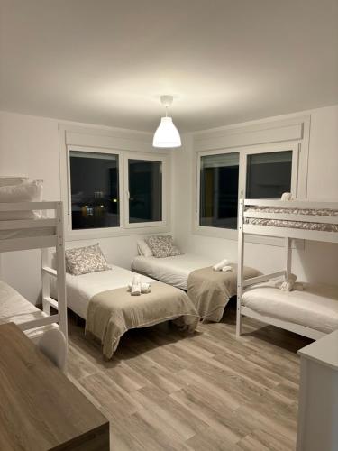 En eller flere senge i et værelse på Villa Ikigai Costa