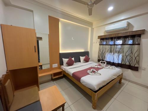 Ένα ή περισσότερα κρεβάτια σε δωμάτιο στο Hotel jagdish palace