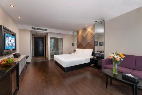 Giường trong phòng chung tại Orange Hotel Suzhou Xiangcheng Avenue Global Harbor