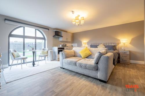 Posezení v ubytování Homestead Hillsborough Guest Rooms