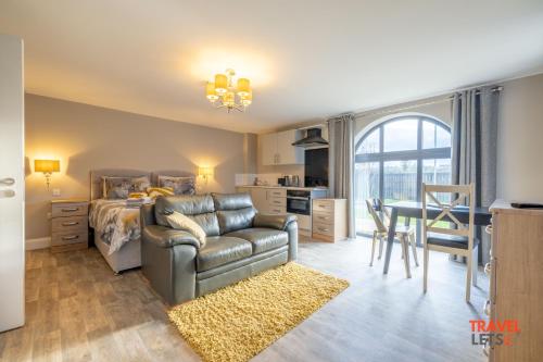 Posezení v ubytování Homestead Hillsborough Guest Rooms