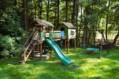 Sân chơi trẻ em tại Brzuchem do góry