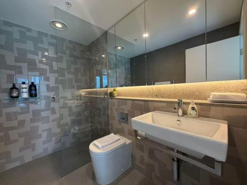 Koupelna v ubytování Stylish suites with City-view & Balcony in York&George