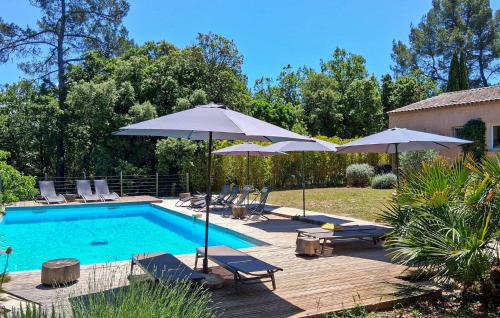Cozy Home In Besse Sur Issole With Swimming Pool