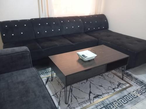 Ein Sitzbereich in der Unterkunft Blossom's homes-Muthiga, one bedroom