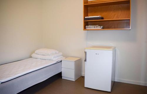 Postel nebo postele na pokoji v ubytování Nice Home In Jämshög With House A Panoramic View