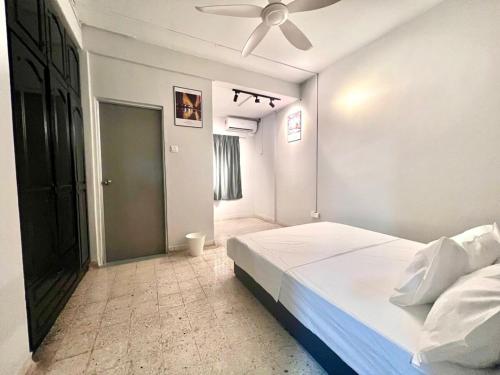 Postel nebo postele na pokoji v ubytování Family House Sunway 4BR Walk to Lagoon Pyramid University