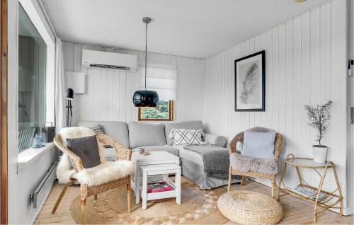 Et opholdsområde på Stunning Home In Sydals With Wifi