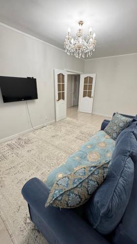 TV a/nebo společenská místnost v ubytování 3-х комнатная квартира в золотом квадрате столицы