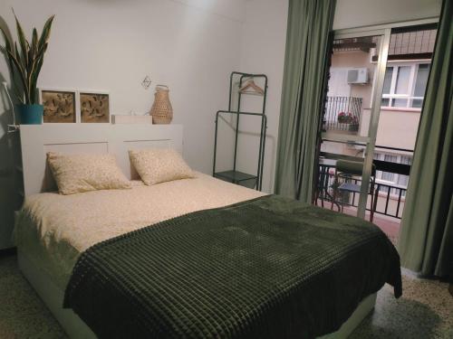 Homey beach apartment in authentic El Palo