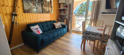 Et opholdsområde på Studio avec jardin et garage