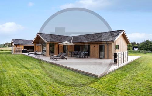 Το κτήριο όπου στεγάζεται  η παραθεριστική κατοικία