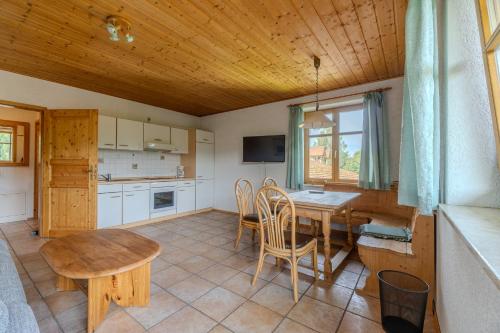 a kitchen and dining room with a table and chairs at Lohberg Apartment in Lohberg