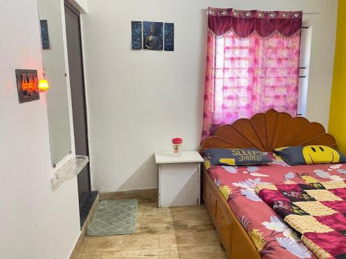 Postel nebo postele na pokoji v ubytování Butterfly luxury homestay