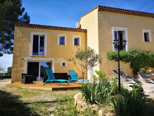 Fotografie z fotogalerie ubytování L'Olivade Large villa with heated swimming pool v destinaci Entrecasteaux