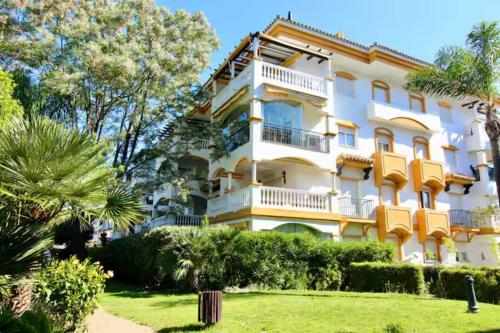Marbella Sun Retreat • 3BR for 6 - Pass the Keys