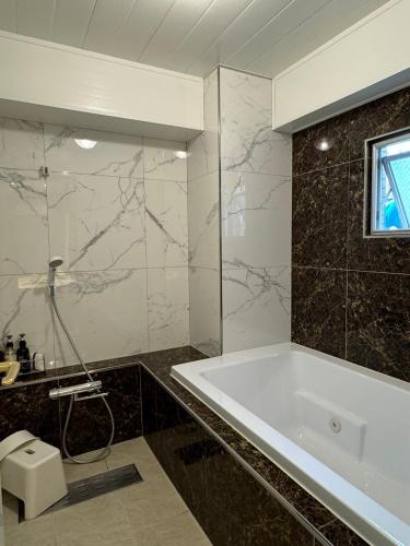 a large bathroom with a tub and a shower at ホテル グリーンヒルAdult only in Tokyo