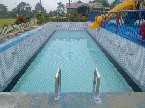 Hồ bơi trong/gần Bantir Sky View