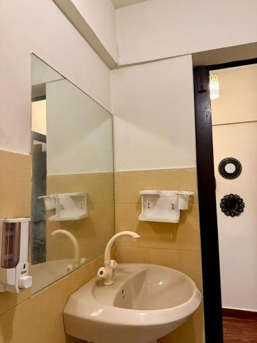 Et badeværelse på Seaside Serenity 1 BHK Condo DHA Netflix