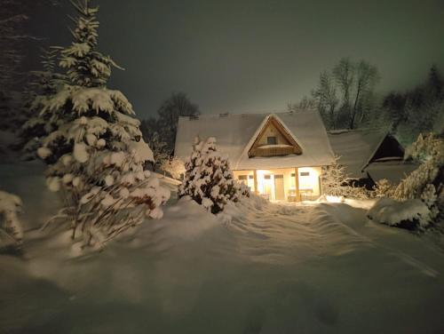 GLICZAROWA OSADA, Chata 18 osób, Domek 8 osób NA WYŁĄCZNOŚĆ, 8 sypialni z łazienkami, spokój, przyroda, wyjątkowe miejsce зимой