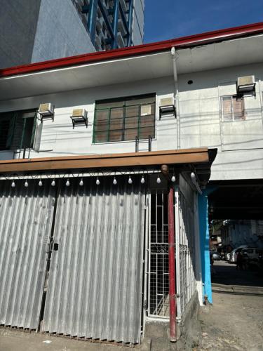 Tòa nhà nơi căn hộ tọa lạc