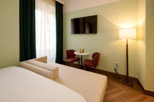 Postel nebo postele na pokoji v ubytování Honest Granada Hotel