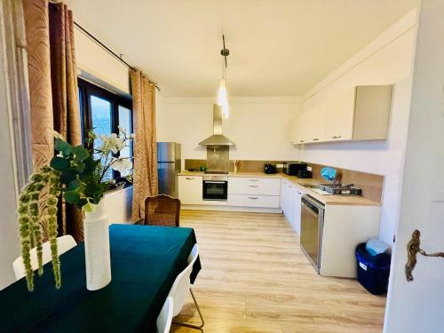 Η κουζίνα ή μικρή κουζίνα στο Chez Côme - Le confort aux portes de Strasbourg