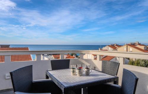 3 Bedroom Beautiful Apartment In Novalja