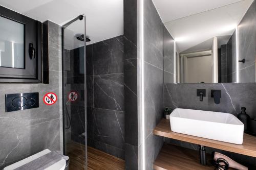 Zeus 2-Bedroom Apartment in Athens