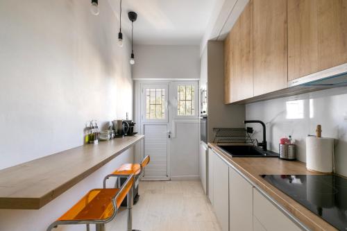 Zeus 2-Bedroom Apartment in Athens